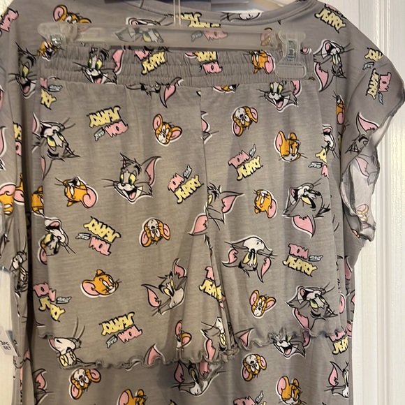 Tom and Jerry 3pc sleep-short set with socks - Picture 5 of 6